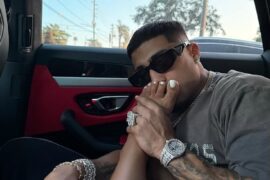 a man spoiling a woman on a date high-value